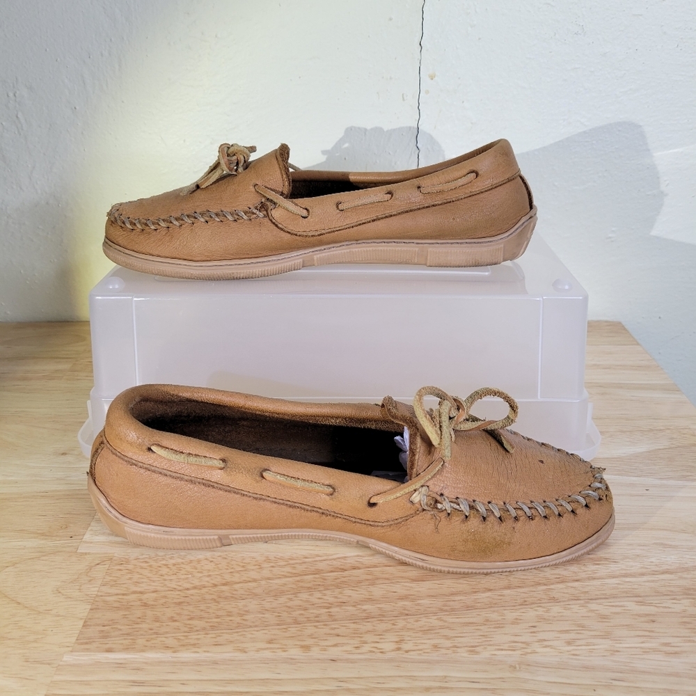 Womans Minnetonka Smooth leather Slip on Moccasins No size Fit like a 9
